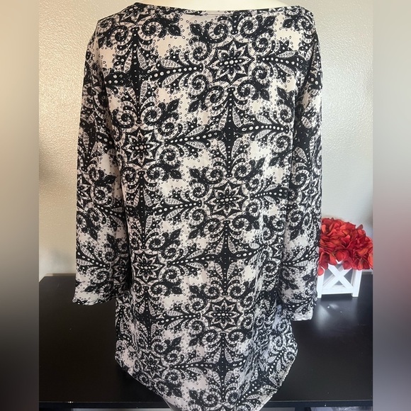 Bloomchic Patterned Blouse - Picture 2 of 6